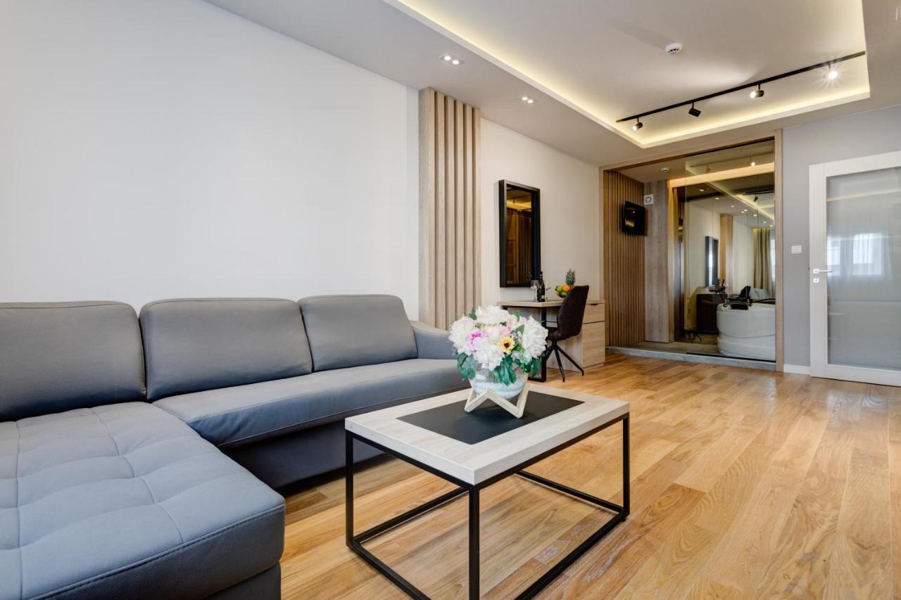 Apart Compliment Podgorica Luaran gambar