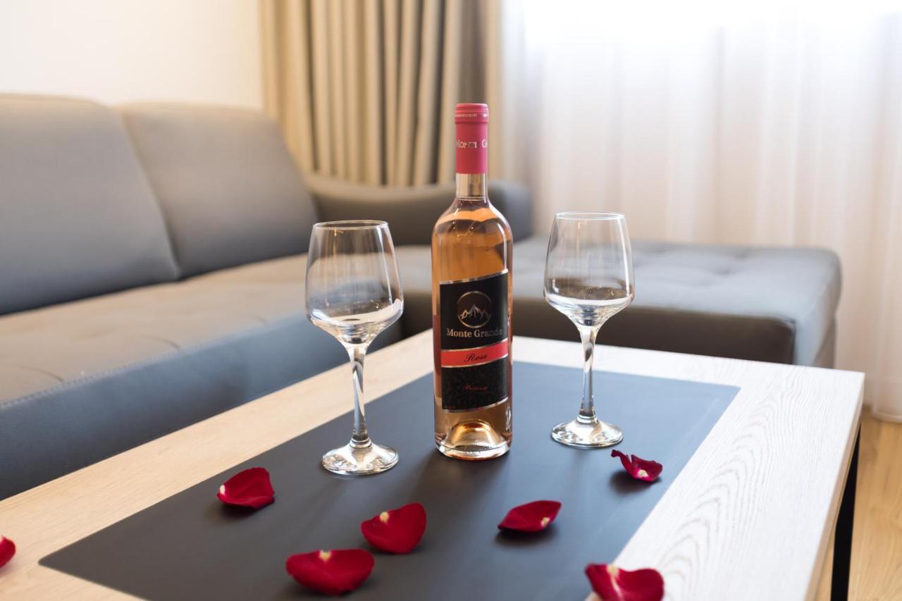 Apart Compliment Podgorica Luaran gambar